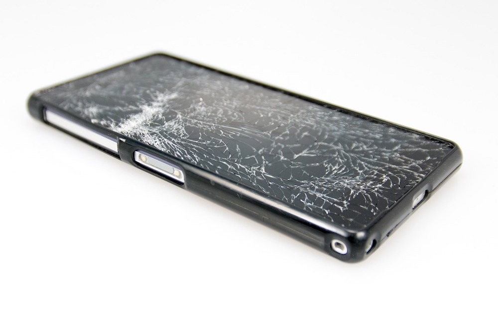 03-17 smartphone glass display cracks