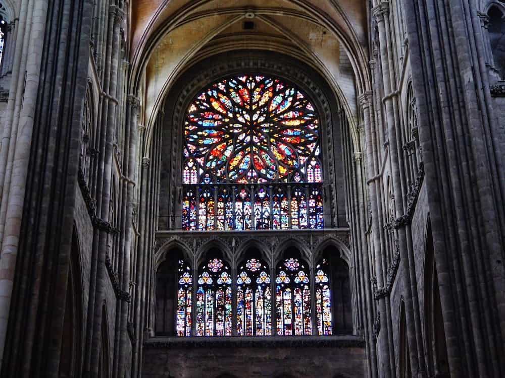 04-01 Amiens cathedral stained-glass window