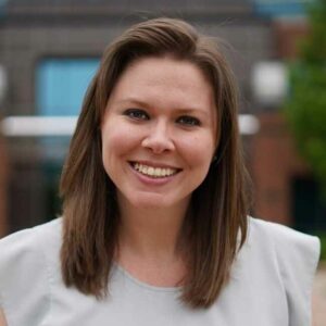 Headshot of Amanda Engen